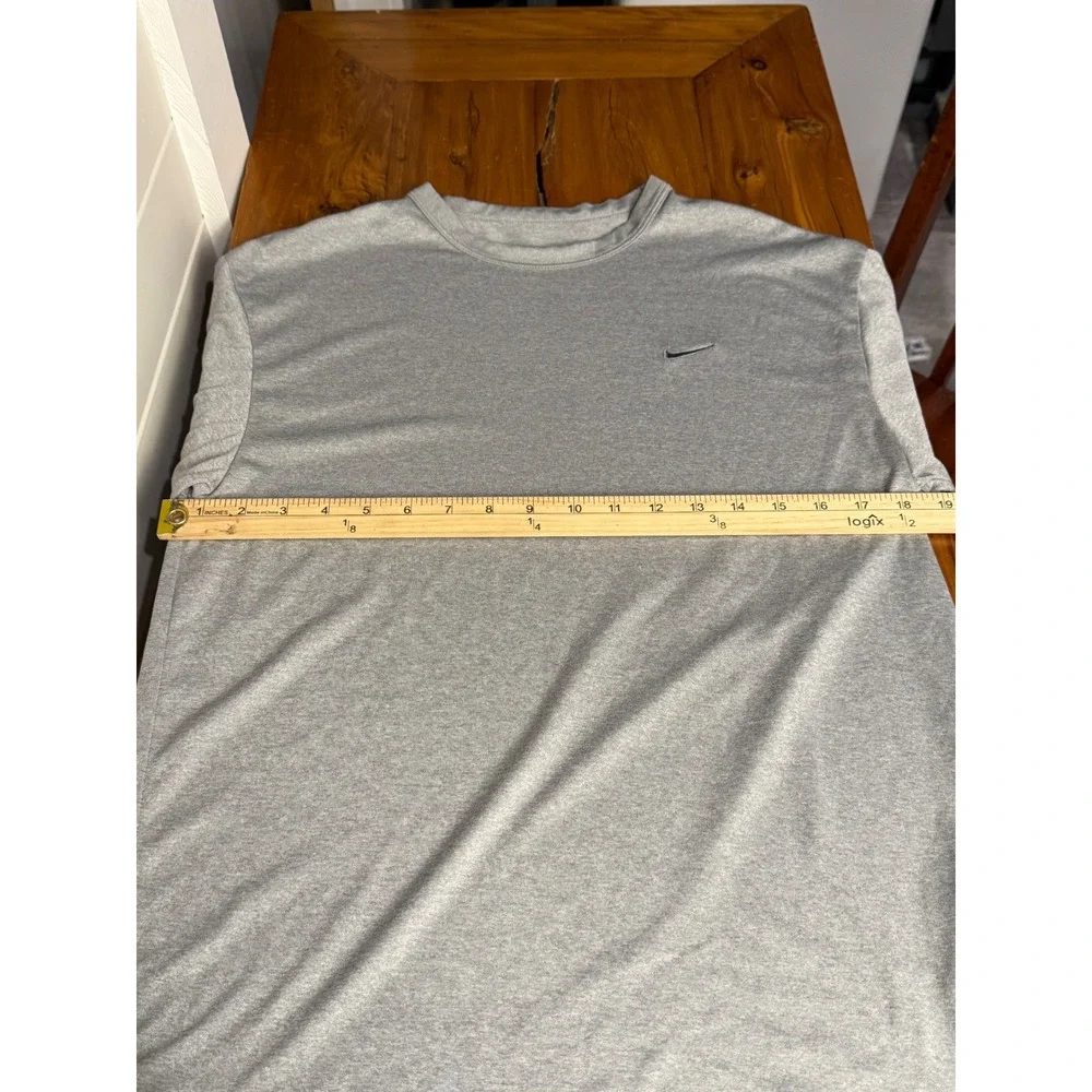 Nike Dri FIT Men Gray‎ Short Sleeve Athletic T Shirt Size S S8JOM